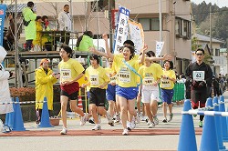 2012大会ゴールする南相馬市の中学生